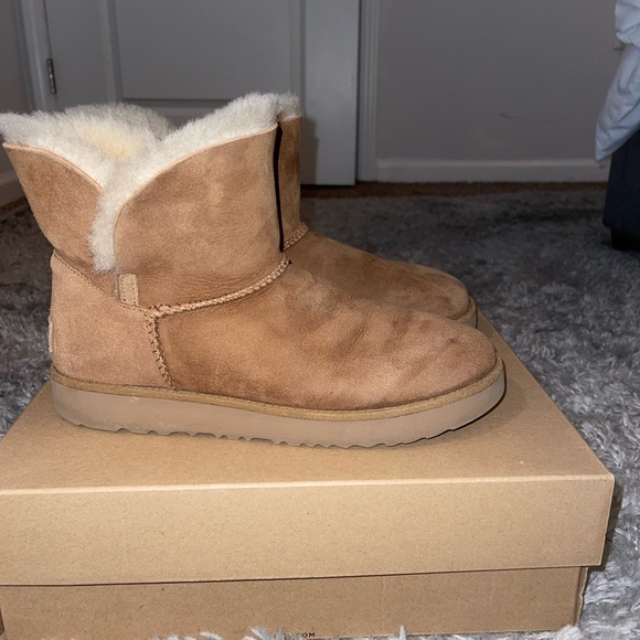 Uggs mini cuff size 9.5 - Picture 2 of 4